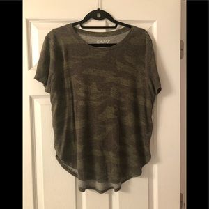 💚Camo high low t shirt💚